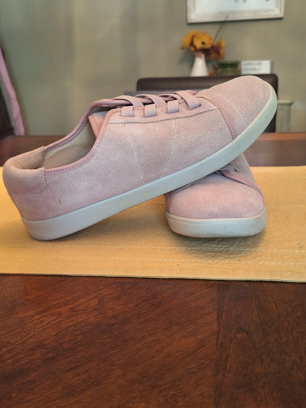 9.5 Wide Vionic Women's Suede Sneakers Soft Pink
